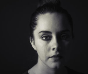 Przemoc domowa w Warszawie. Lawinowo rośnie liczba Niebieskich Kart. Przerażające dane