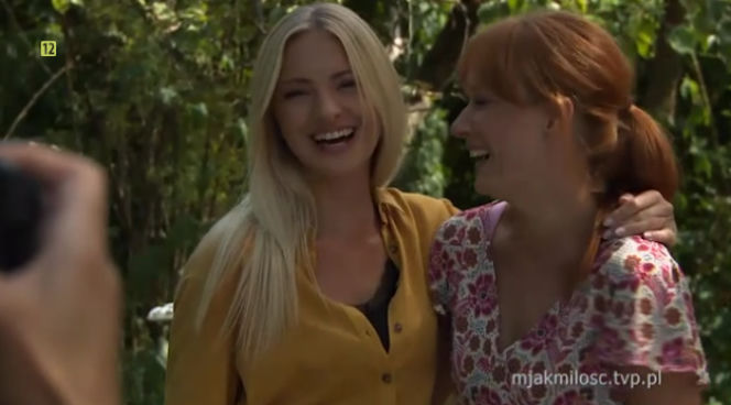 M jak miłość, Joasia (Barbara Kurdej-Szatan), Agnieszka (Magdalena Walach)