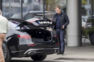 Ekstraklasa. Właściciel Widzewa Łódź przyłapany na lotnisku. Tajna misja ratunkowa