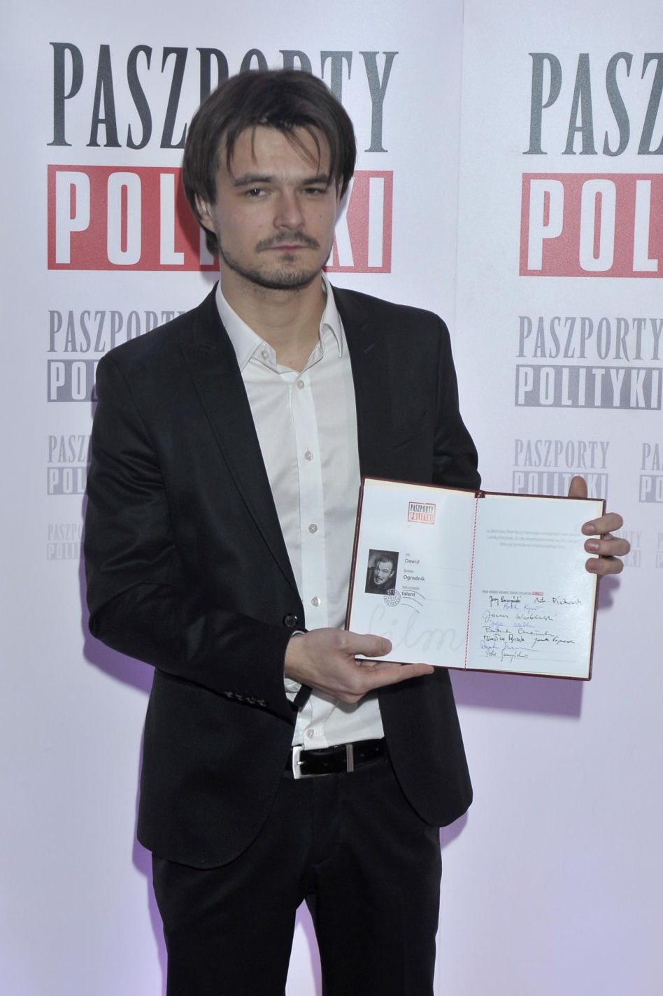 Dawid Ogrodnik kiedyś i dziś. Aktor-kameleon na przestrzeni lat przeszedł wielką metamorfozę
