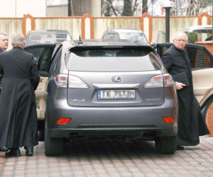 Rewia biskupich limuzyn