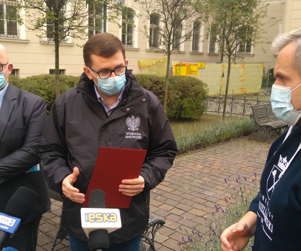 Dwa szpitale tymczasowe w Krakowie - przy ul. Kopernika i w hali EXPO