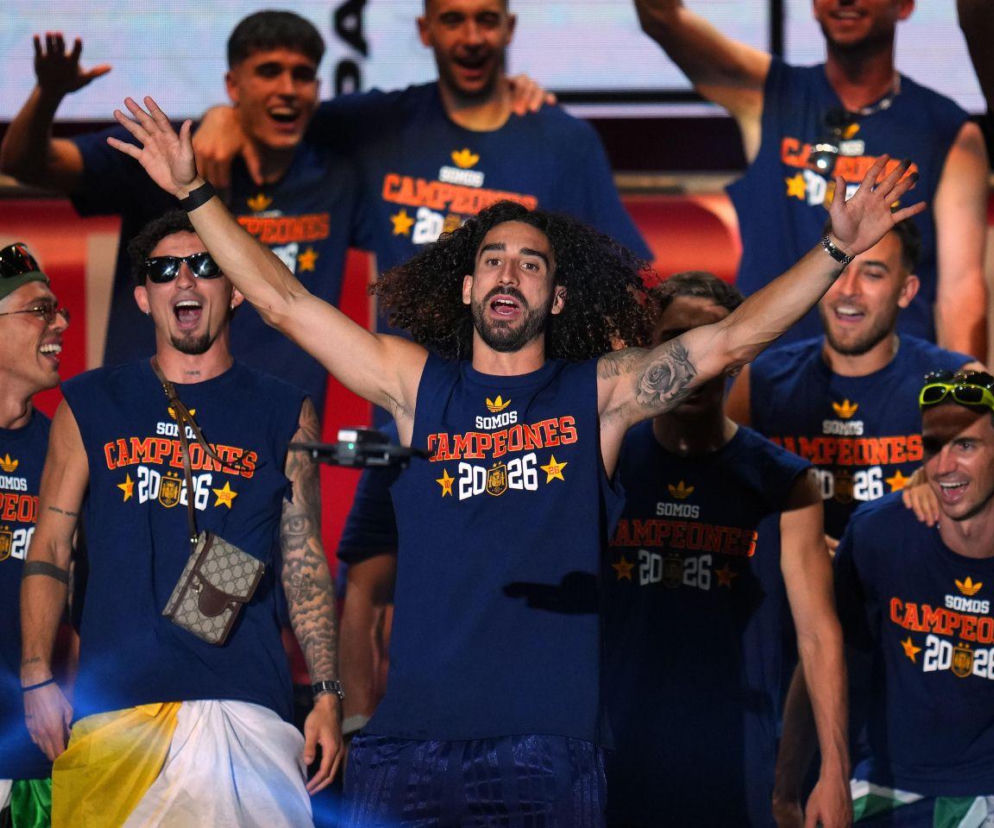 Cieszący się Marc Cucurella na fecie po mistrzostwach świata. O obietnicy piłkarza przeczytasz na SE Supersport.