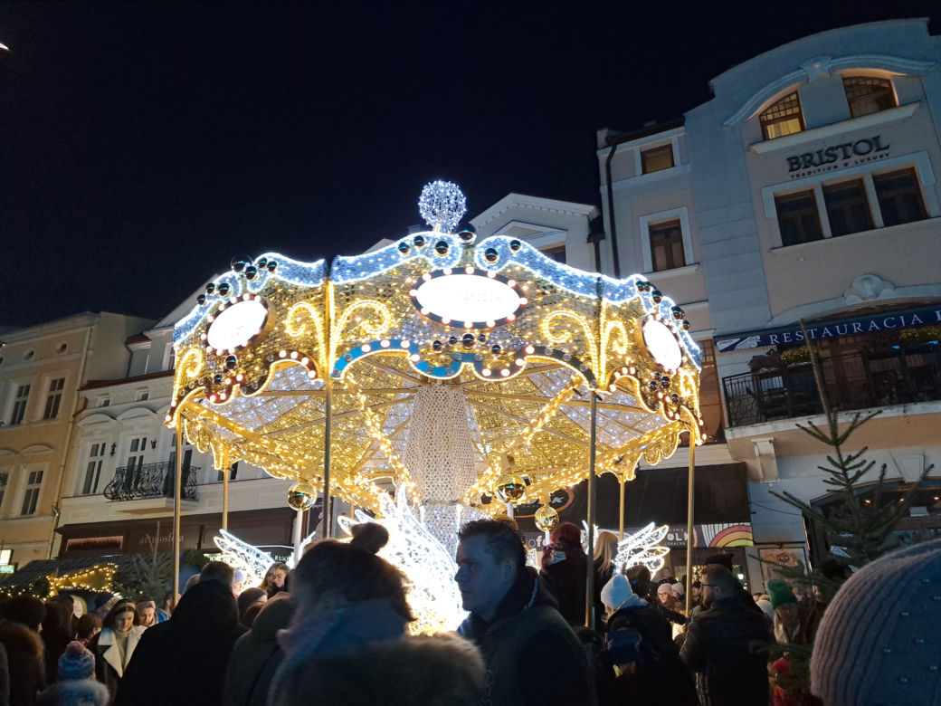 Świąteczne Miasteczko w Rzeszowie. Rynek rozbłysnął milionem światełek!