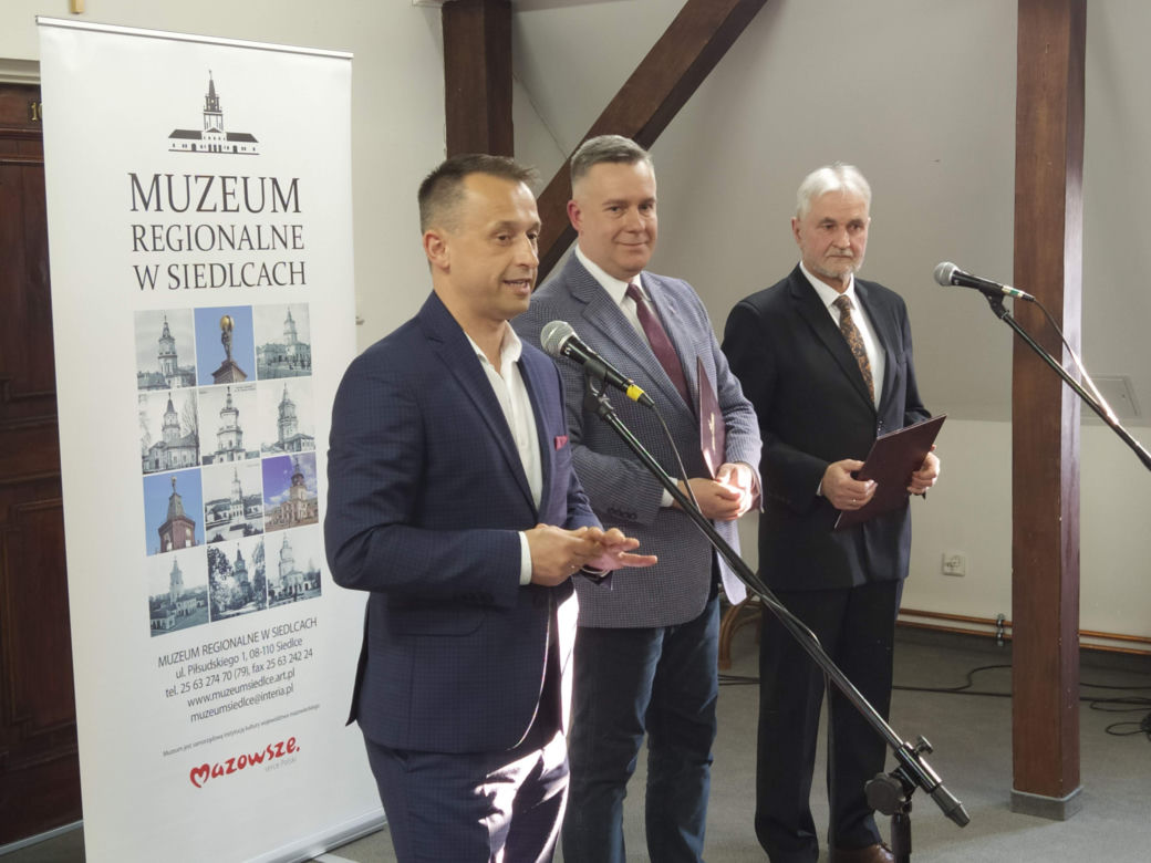 Zdjęcia z otwarcia wystawy o historii piłki nożnej w siedleckim Muzeum Regionalnym