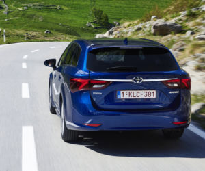 Toyota Avensis Touring Sports lifting 2015