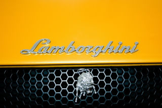 ZJAWISKOWE Lamborghini przyjęło STRZAŁA w Bielsku-Białej! Zderzak kosztował więcej, niż auta sprawców!