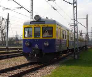  Prawdziwa perełka na torach. Koleje Mazowieckie dają drugie życie 62-letniej „Babci”