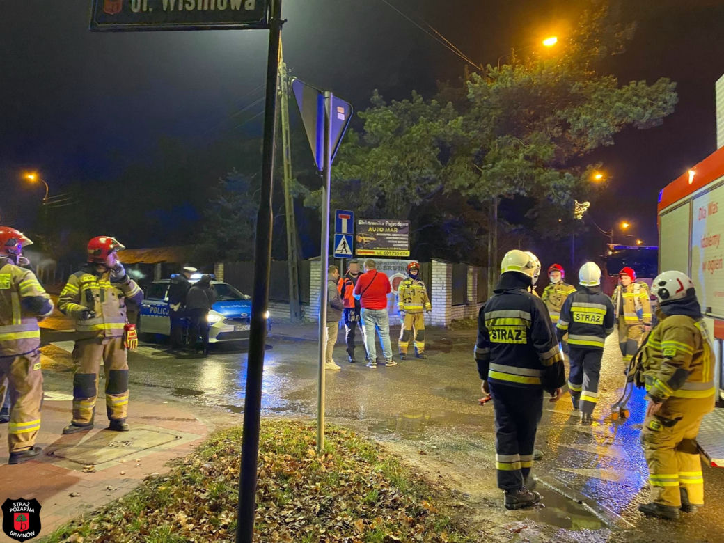 Betonowy słup pękł jak zapałka. Dramatyczny wypadek w Brwinowie, kierowca pijany