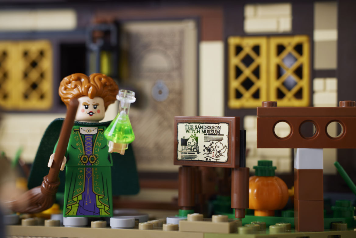 LEGO Ideas Disney Hocus Pocus: Domek sióstr Sanderson