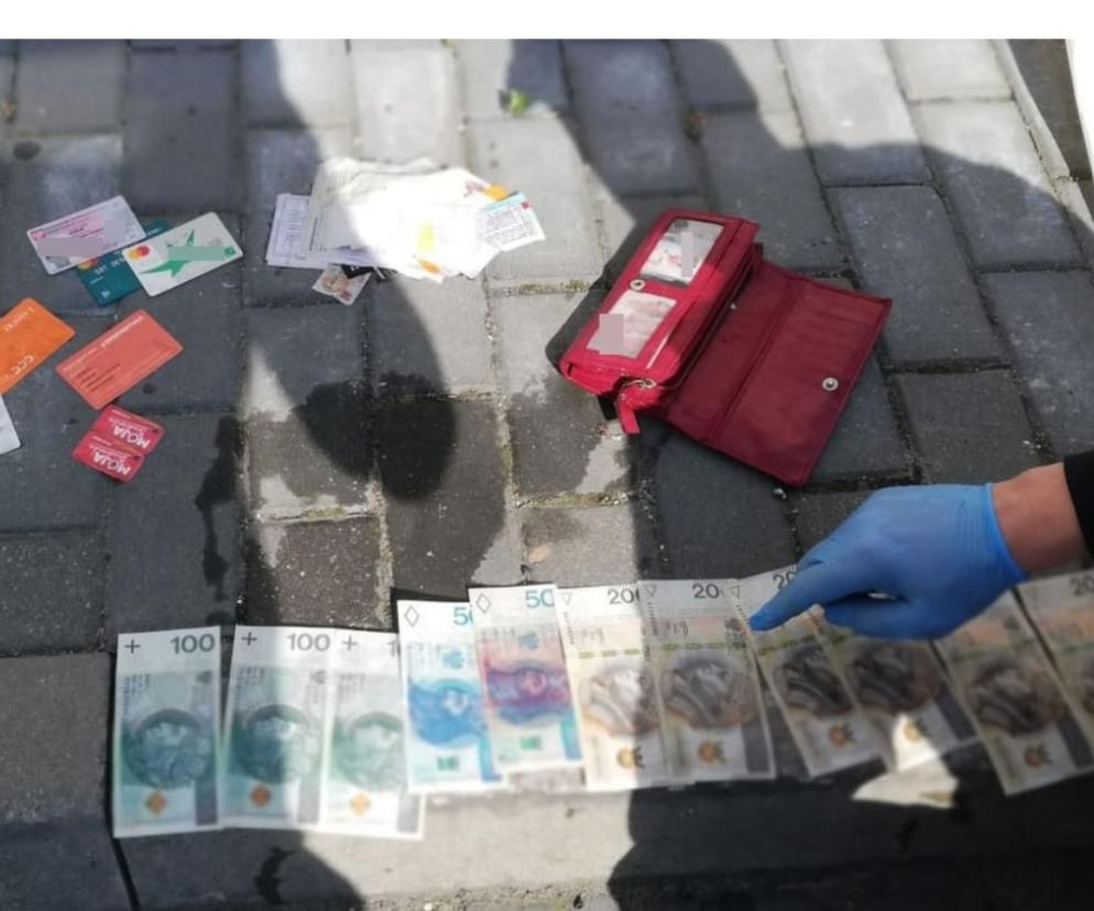 Złodziej z Opola okradł ekspedientkę i... wyrzucił łup