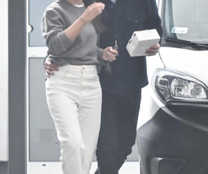 Marcin Mroczek z dziewczyną w cukierni