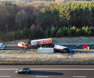 Dramatyczny wypadek niedaleko Gorzowa. Ciężarówki zderzyły się czołowo