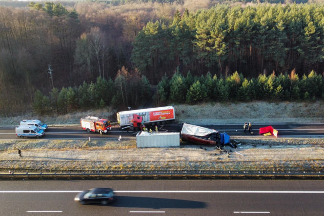 Dramatyczny wypadek niedaleko Gorzowa. Ciężarówki zderzyły się czołowo