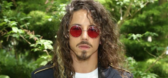 Michał Szpak jest kuzynem znanego polskiego wokalisty. Będziecie zaskoczeni, o kim mowa! 