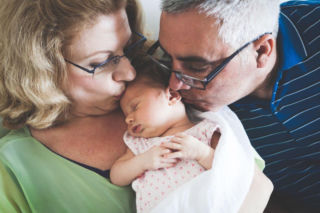 „Spiskują za plecami, za nic mają zasady”. Jak się zachować, gdy dziadkowie zachowują się gorzej niż dzieci?