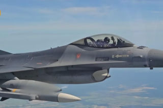 Ukraińskie F-16 na froncie. Taktyka z Zachodu nie wystarczyła, piloci stworzyli własną