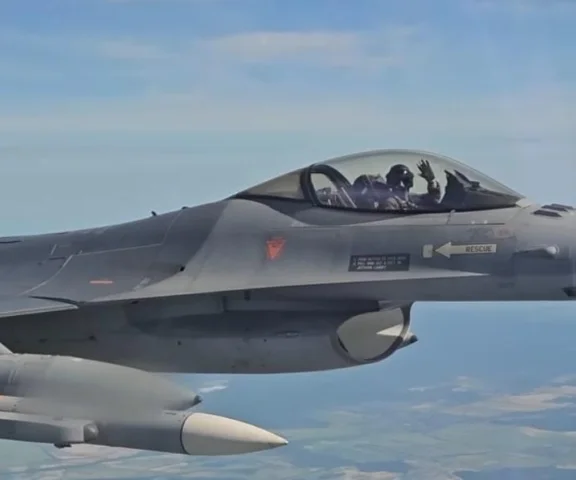 Ukraińskie F-16 na froncie. Taktyka z Zachodu nie wystarczyła, piloci stworzyli własną