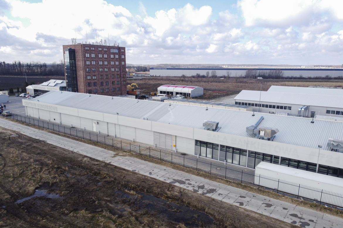 Szpital tymczasowy we Wrocławiu zaczyna przyjmować pierwszych pacjentów