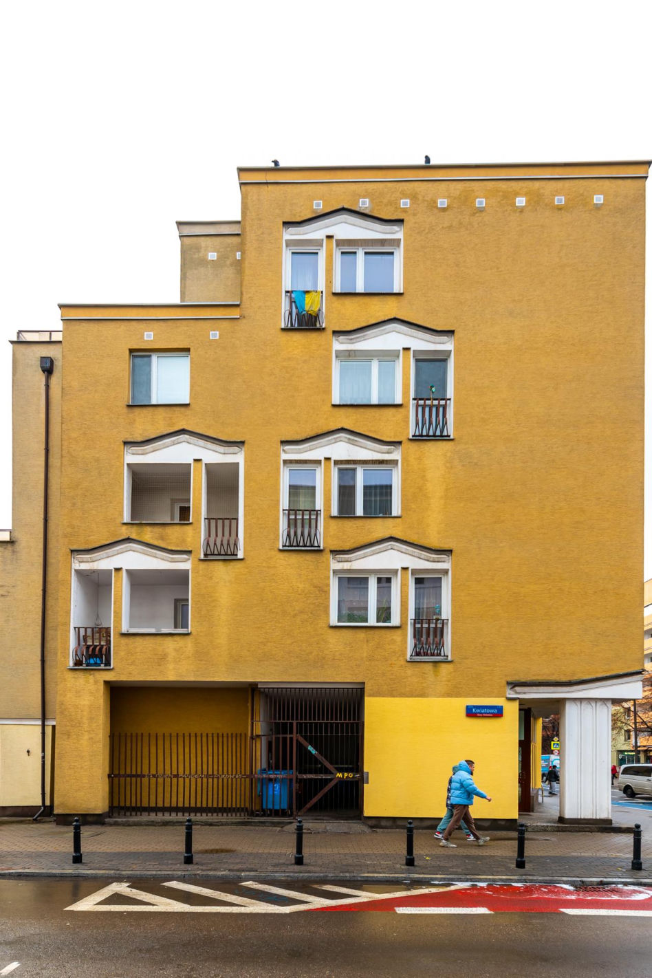 Blok na Madalińskiego 55 w Warszawie