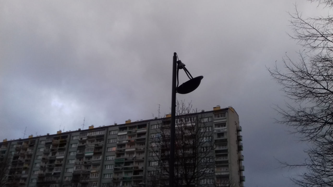 Uszkodzone oświetlenie uliczne w Bieńczycach