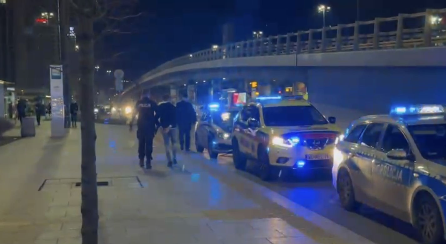 Napad na kierowcę autobusu w samym centrum Warszawy! Sprawcy w rękach policji