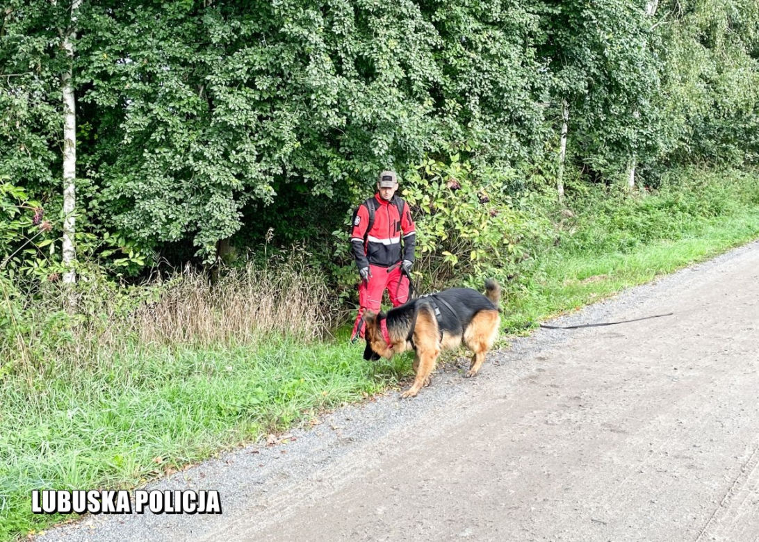 66-latka wyszła na spacer i zaginęła. W akcji śmigłowiec i dron