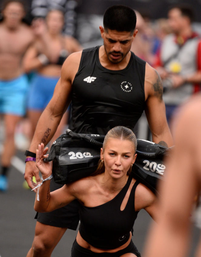 Anna Lewandowska z przystojnym Latynosem na zawodach Hyrox