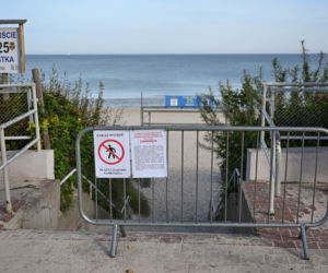 Plaża w Ustce zamknięta z powodu zanieczyszczenia Bałtyku