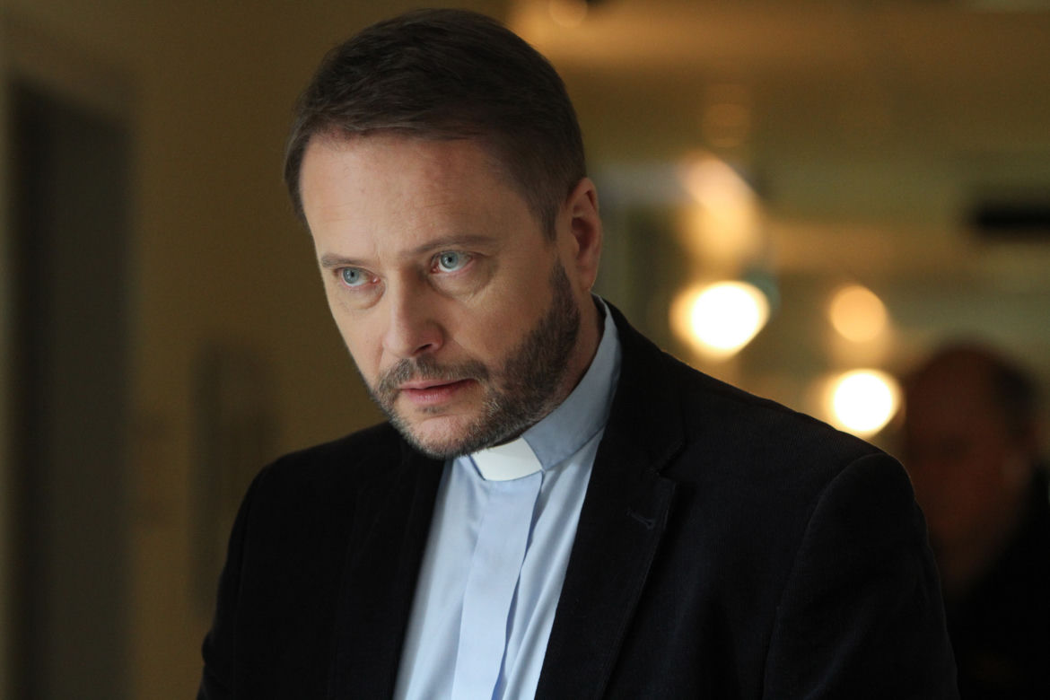 Ojciec Mateusz 16 sezon. ksiądz Mateusz (Artur Żmijewski)