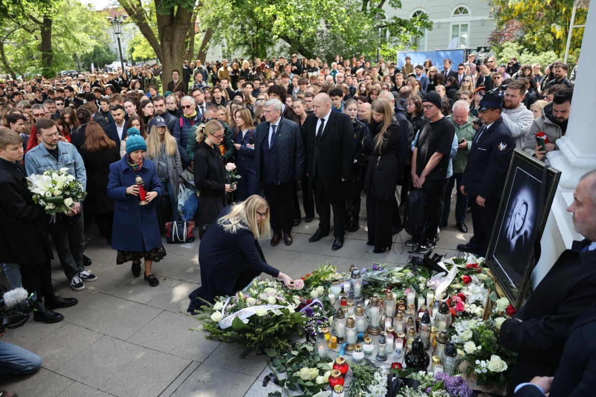 Upamiętnienie brutalnie zaatakowanej pracowniczki UW (8.05.2025)