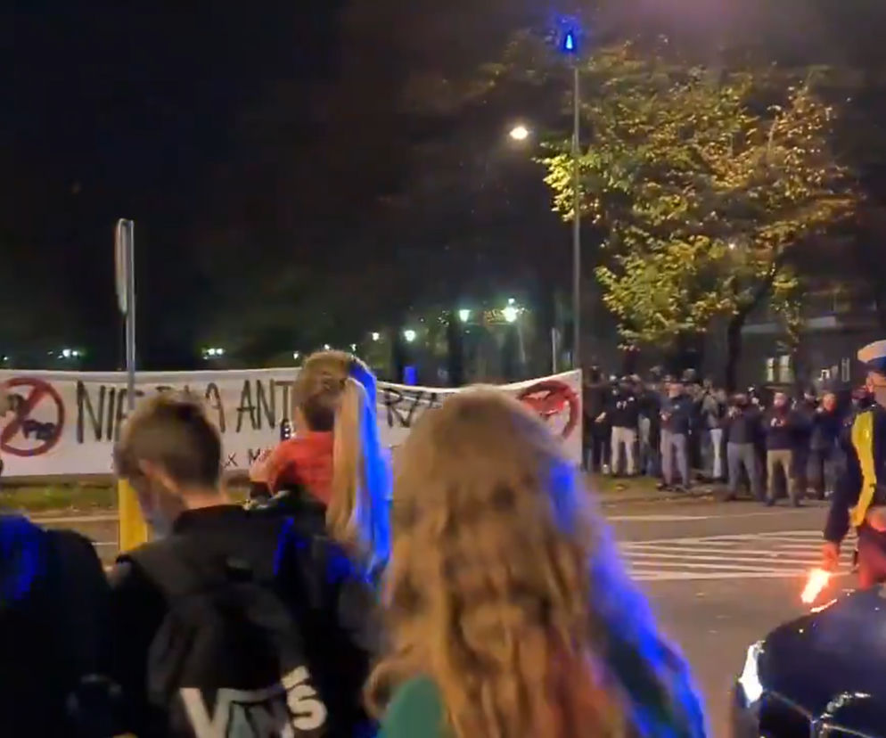 Strajk kobiet w Polsce. Kibole w akcji! Tego nikt się nie spodziewał. Wszystko się nagrało