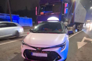 Sceny jak z filmu akcji! Ukradł ciężarówkę z burakami, pędził naćpany i uciekał przed policją