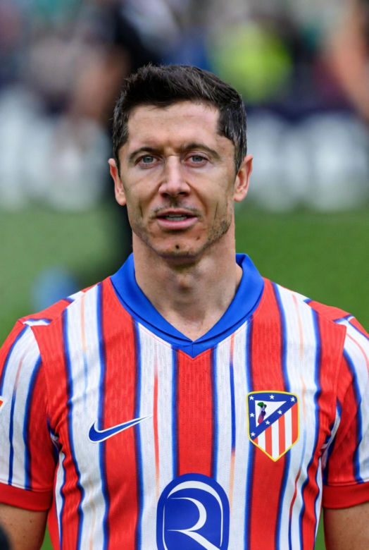 Robert Lewandowski w koszulkach różnych klubów