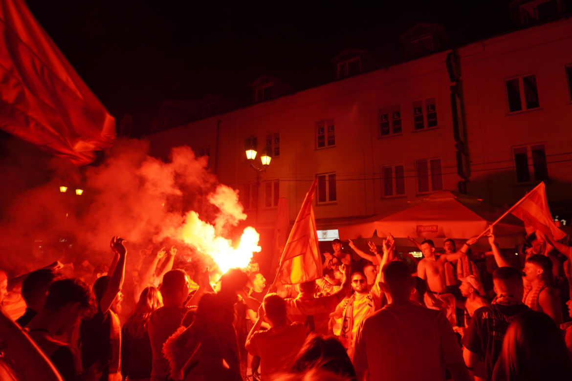 Feta w Białymstoku po mistrzostwie Polski. Tak bawili się kibice Jagiellonii Białystok