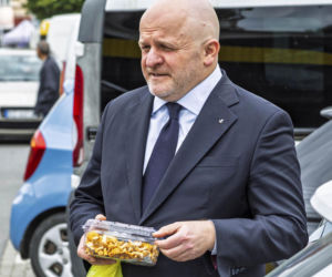 Paweł Kowal na bazarze