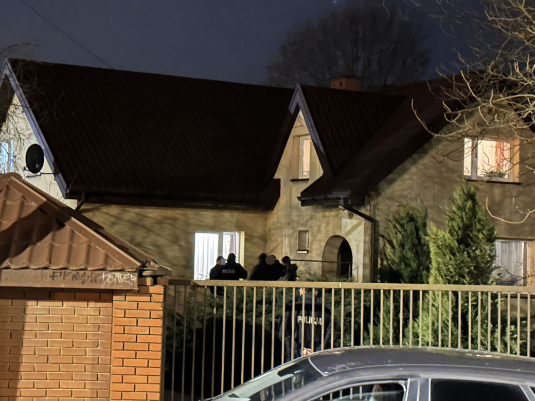 Krwawa jatka na Białołęce. Morderstwo tasakiem i próba samobójcza. Brat zatłukł siostrę i jej syna?