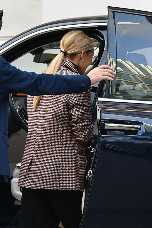 Izabela Janachowska przyjechała po łakocie z szoferem w limuzynie za 3 miliony