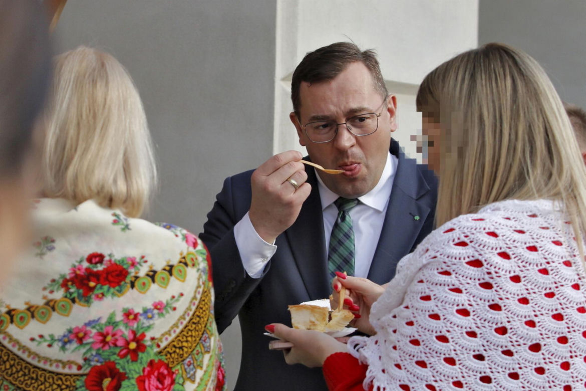 Minister rolnictwa Stefan Krajewski na jarmarku wielkanocnym