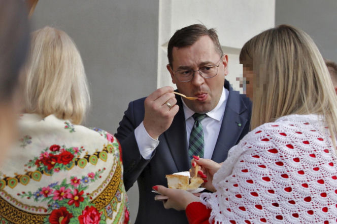 Minister rolnictwa Stefan Krajewski na jarmarku wielkanocnym