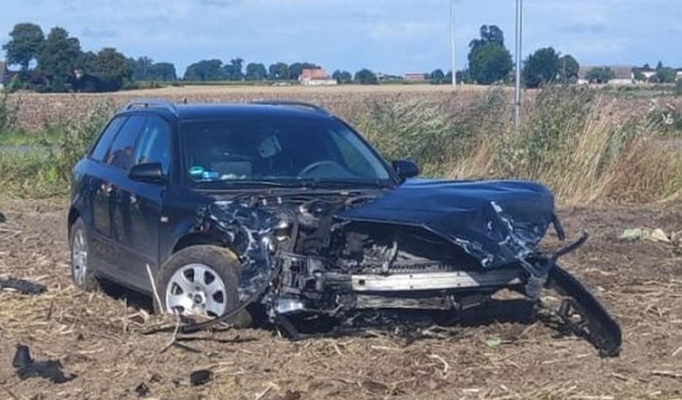 Śmiertelny wypadek pod Inowrocławiem! 40-latka nie żyje. Zawinił kierowca audi?