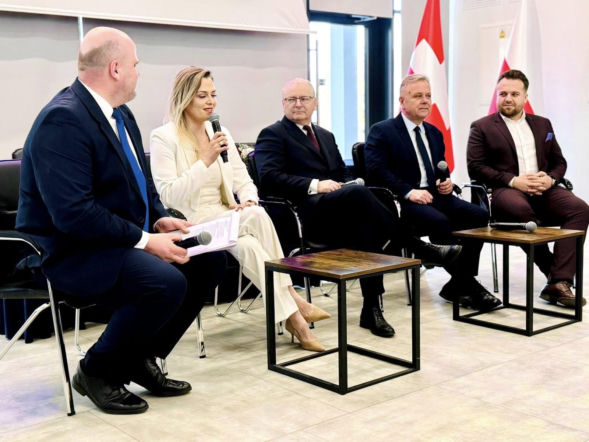 Historyczny sukces Starachowic: Prezydent Marek Materek podpisał umowę na rekordowe miliony ze Szwajcarii