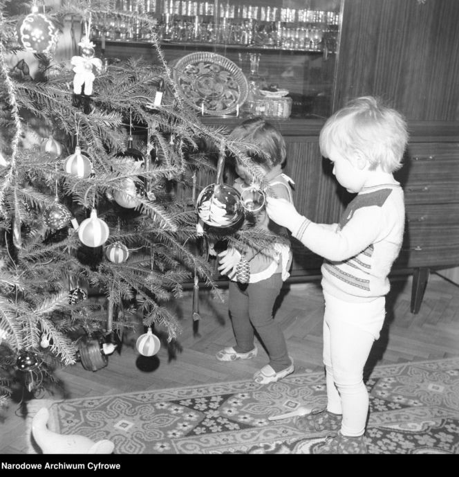 Tak ubierano choinki w PRL-u. Te archiwalne zdjęcia to prawdziwe perełki!