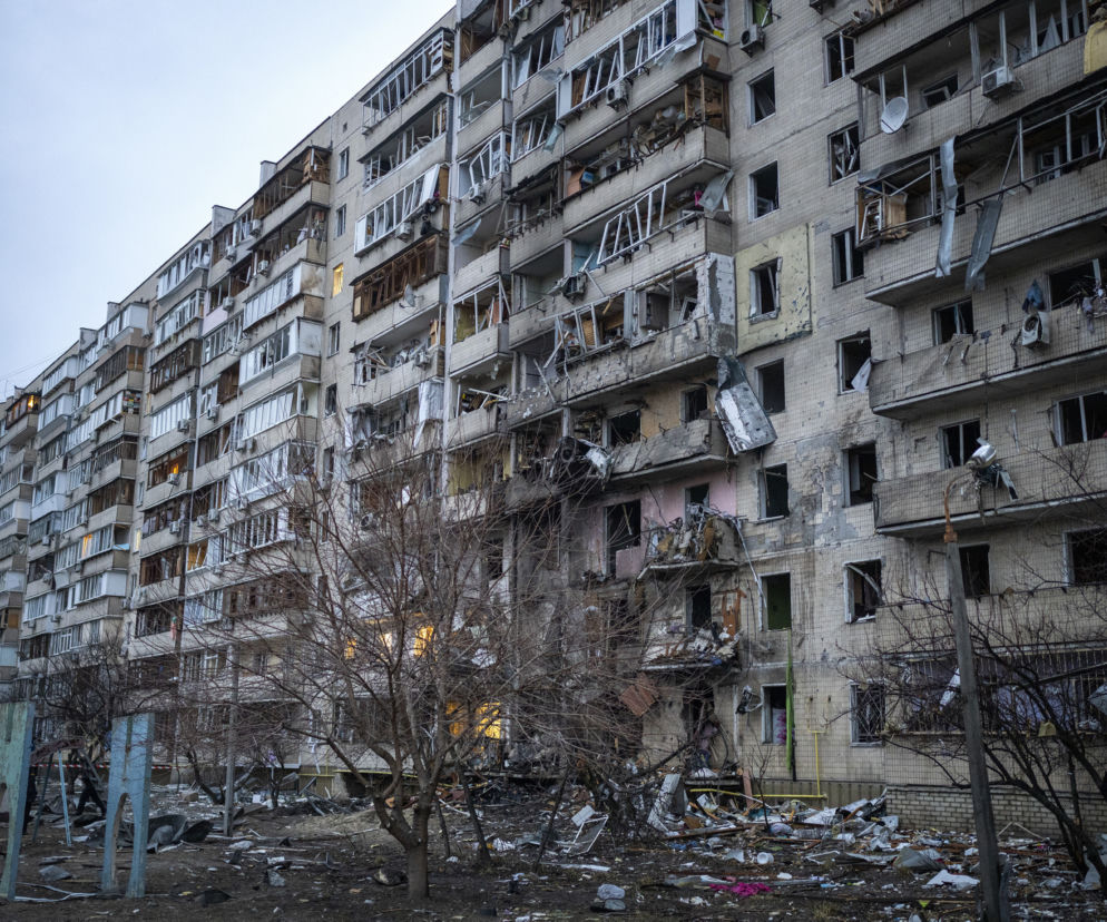 Wojna na Ukrainie - zniszczony budynek mieszkalny