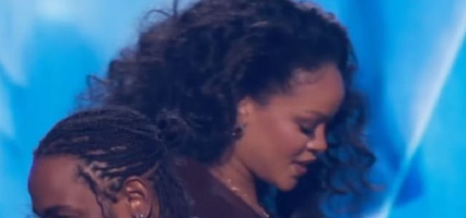 Wpadka z Rihanną na Grammy - wręczający podpadł internautom 