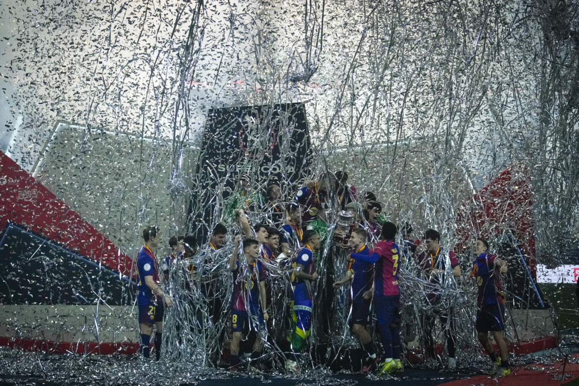 Tak Barcelona cieszy się z Superpucharu Hiszpanii