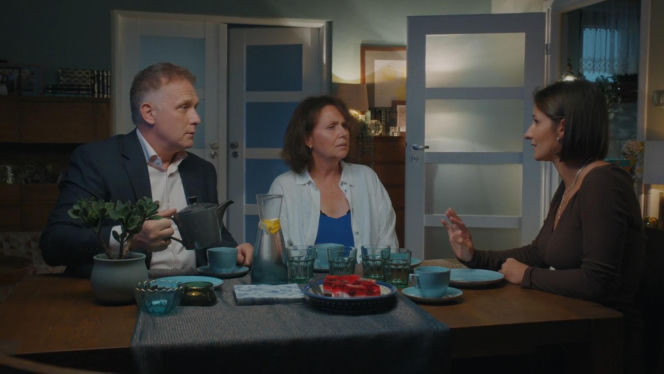 M jak miłość odc. 1905. Agnes (Amanda Mincewicz), Marysia (Małgorzata Pieńkowska), Artur Rogowski (Robert Moskwa)