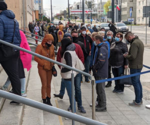 Ruszyła akcja Zaszczep się w majówkę. Ogromne kolejki do punktów [ZDJĘCIA]