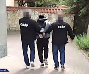 CBŚP rozbiło gang: zlikwidowało laboratoria, plantacje marihuany, skonfiskowało blisko 80 kg amfetaminy, przejęło nieruchomości, samochody, pieniądze.