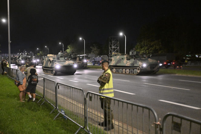 Nocna próba defilady wojskowej w Warszawie